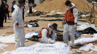 Según fuentes palestinas, la mayoría de los cuerpos son de niños y mujeres, que habrían sido enterrados “de forma colectiva” durante el asedio israelí