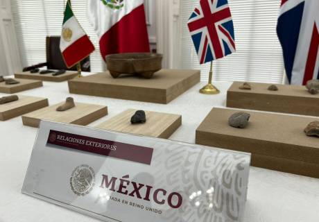 ¿Y el penacho para cuando? México recupera 19 piezas prehispánicas de Reino Unido