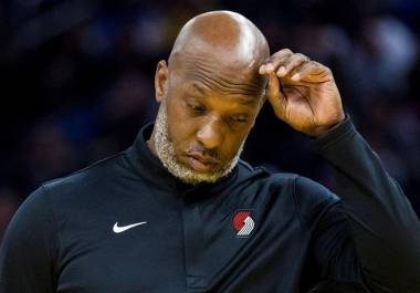 Chauncey Billups, entrenador de los Trail Blazers, enfrenta cargos federales por su presunta participación en un esquema de póquer amañado. Chauncey Billups, entrenador de los Trail Blazers, enfrenta cargos federales por su presunta participación en un esquema de póquer amañado.