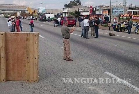 $!Autopista México-Querétaro bloqueada por 'gasolinazo'