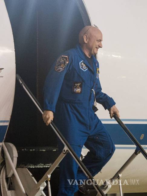 $!Scott Kelly regresa a EU tras un año en el espacio