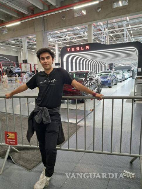 $!Gracias a su inteligencia, Rodrigo fue elegido para formar parte del equipo de “Drive Unit” en la Gigafábrica de Tesla en Berlín, Alemania.