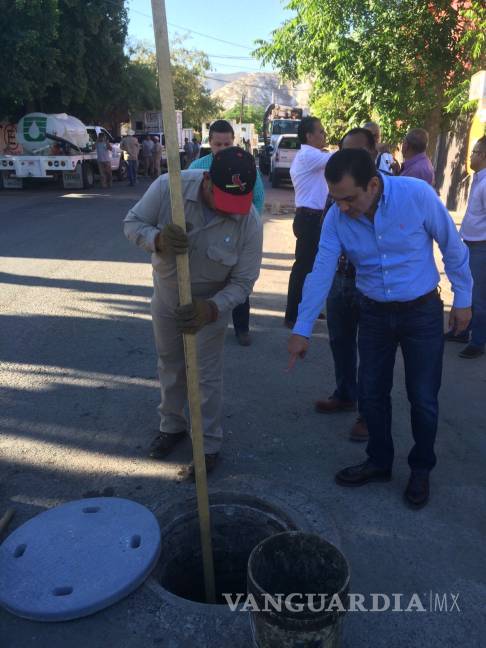 $!Limpia Simas redes de drenaje en la Antigua Aceitera de Torreón
