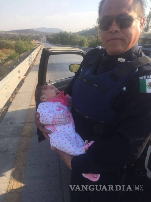 $!Encuentran a bebé abandonada sobre autopista México–Querétaro