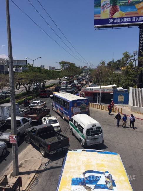 $!CNTE toma gasolineras y regala combustible en Chiapas