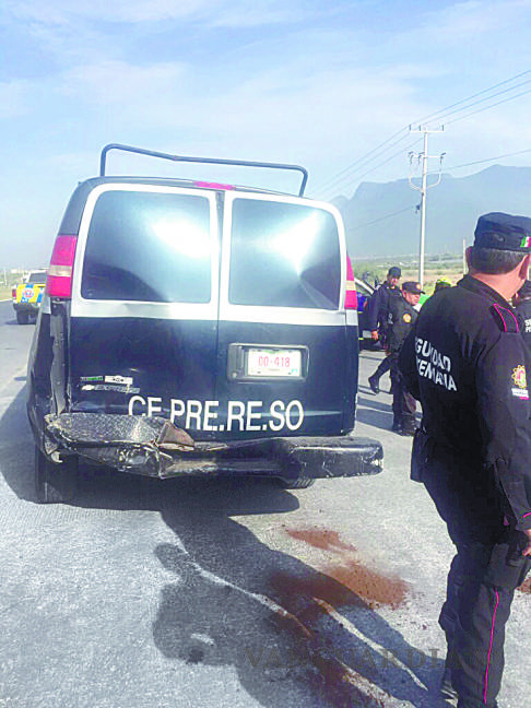 $!Policías de Nuevo León se accidentan en la Monterrey-Saltillo; 9 resultan heridos