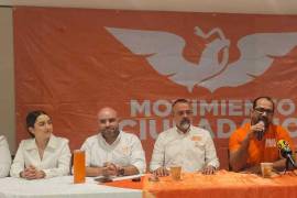 Omar Castañeda, dirigente de Movimiento Naranja en Coahuila y Durango, encabezó la rueda de prensa en Torreón.
