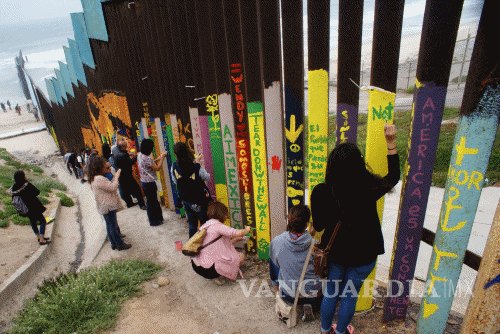$!“Derriba” la orquesta de Dresde el muro en la frontera de México y EU