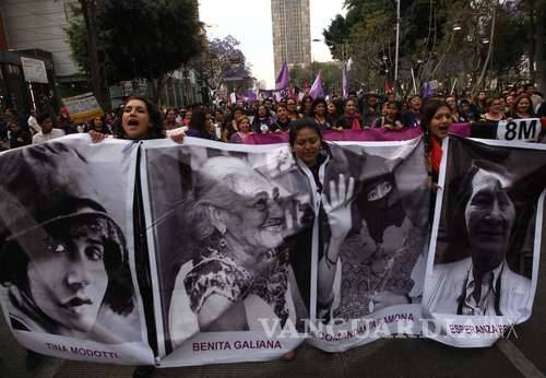 $!'No queremos flores, queremos derechos'; exigen mujeres mexicanas
