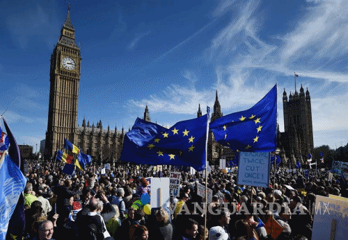 $!Miles de personas protestan en Londres contra el &quot;Brexit&quot;