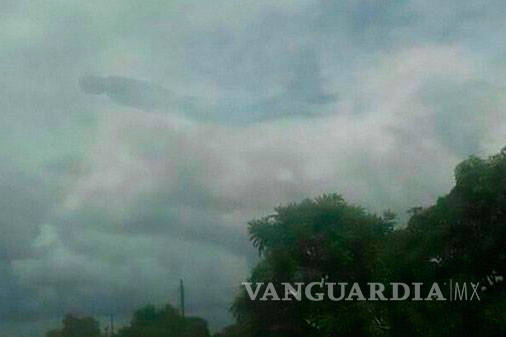$!Aparecen 'dementores' en África; presencia de una enorme figura humana en el cielo causa pánico
