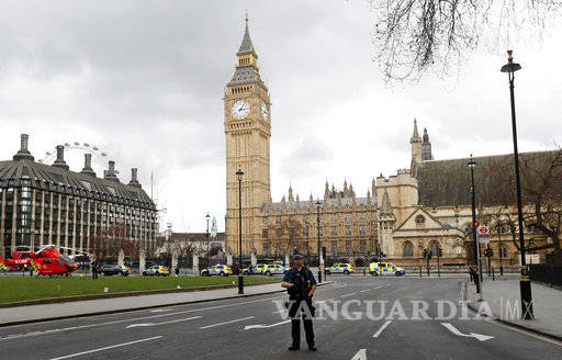 $!Aumenta a 5 el número de muertos tras ataque en Londres; son casi 40 los heridos