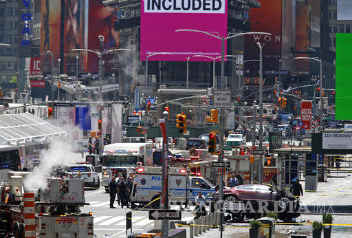 $!Auto arrolló a peatones en Times Square de Nueva York