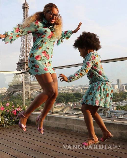 $!Beyoncé y su hija conquistan París al estilo fashion twins