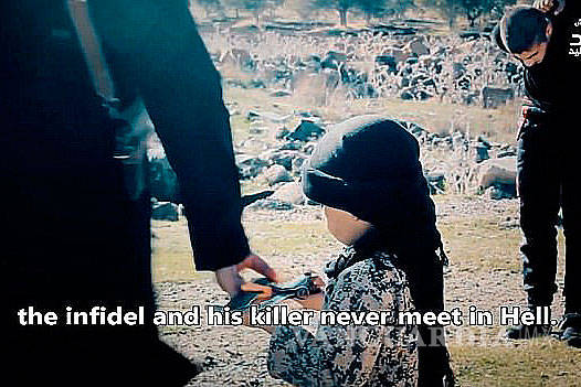 $!El Estado Islámico difunde video donde un niño de 6 años ayuda a sus verdugos