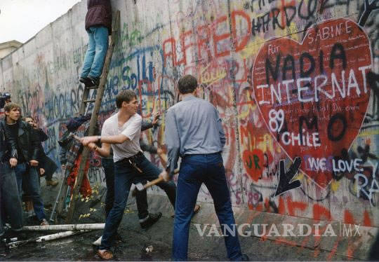 $!Conmemoran el aniversario 55 del inicio de la construcción del Muro de Berlín
