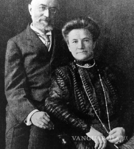 $!Isidor Straus, quien fue propietario de los almacenes Macy’s y su esposa Ida Straus, fueron pasajeros del Titanic.