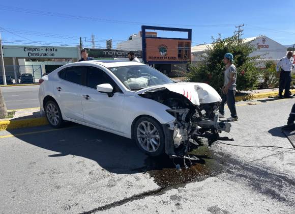 Pierde El Control Y Destroza Su Veh Culo En Saltillo No Se Reportan