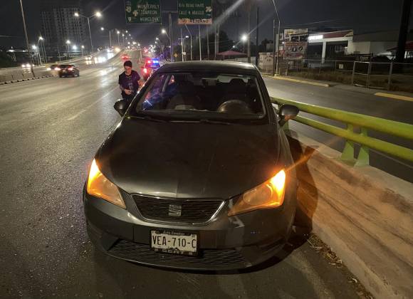 Conductor En Presunto Estado De Ebriedad Choca Contra Muro De