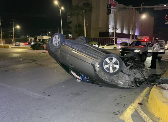 Saltillo Joven En Estado De Ebriedad Vuelca Destroza Su Auto Y Se