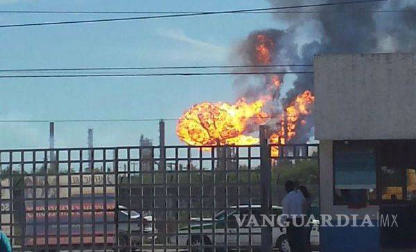 $!Pemex reporta controlado incendio en refinería de Salina Cruz que dejó tres heridos