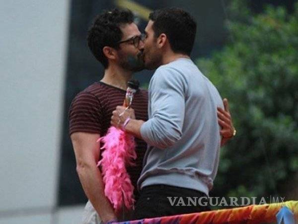 $!Alfonso Herrera celebra el orgullo gay en Sao Paulo