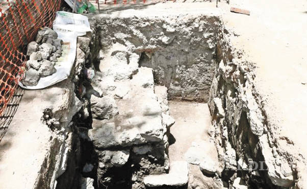 $!Descubren restos prehispánicos en plaza Pino Suárez de la CDMX