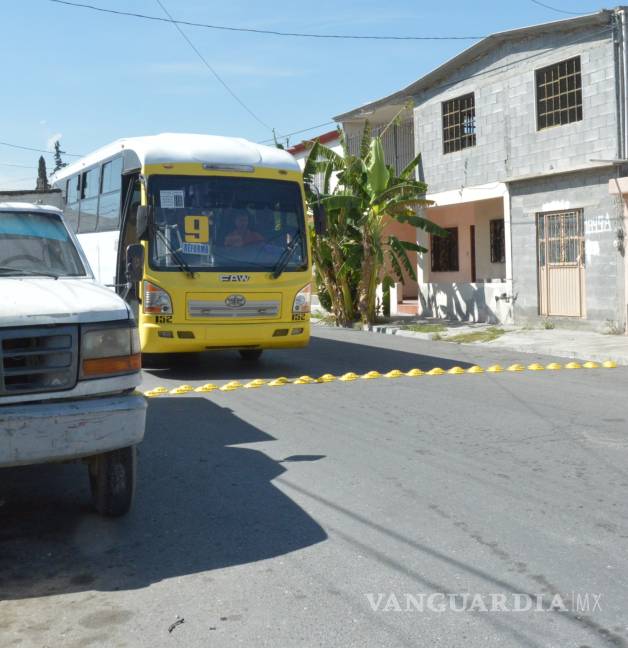 $!Tras accidente fatal en colonia Topochico, Ayuntamiento de Saltillo coloca reductores de velocidad