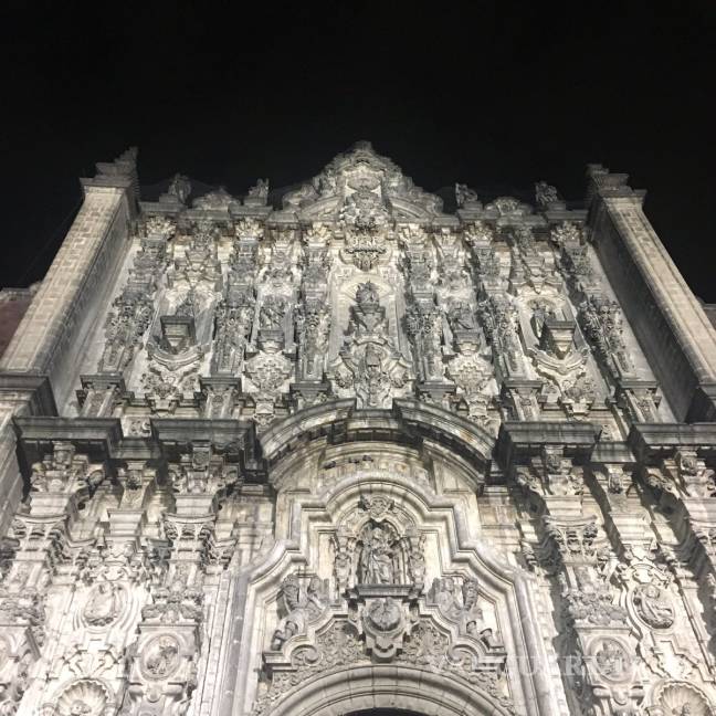 $!Brilla Catedral Metropolitana de la CDMX con nueva iluminación