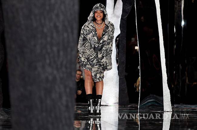 $!Rihanna ahora protagoniza sus propias pasarelas gracias a su línea de lencería inclusiva Savage x Fenty.