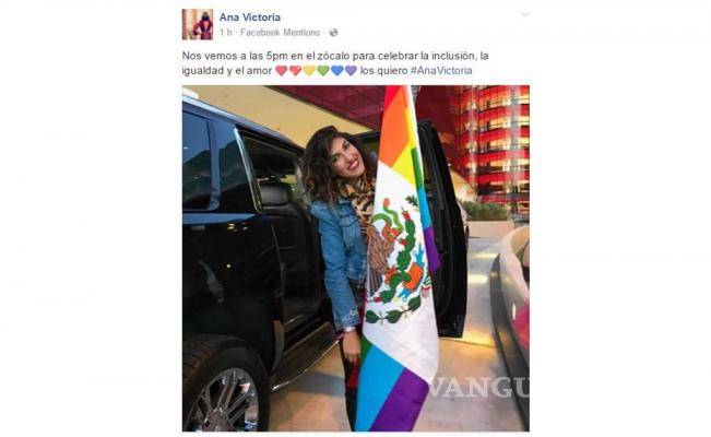 $!Ana Victoria pone los colores gay a la bandera de México