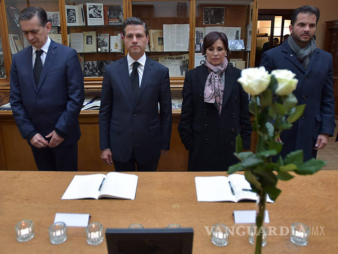 $!Peña Nieto rinde homenaje a mexicanas fallecidas en Francia