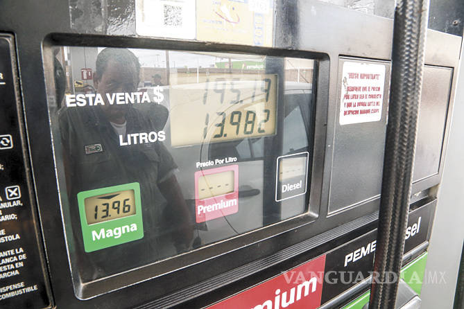 $!'Gasolinazo' también pega a gasolineros, pierden 34.5 mdp diarios y hay 180 estaciones cerradas