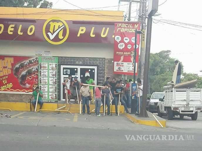 $!Cierran 25 gasolineras en Tapachula; continúan saqueos