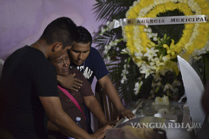 $!Familiares de fallecidos en explosión de Pajaritos comenzaron a velar los cuerpos