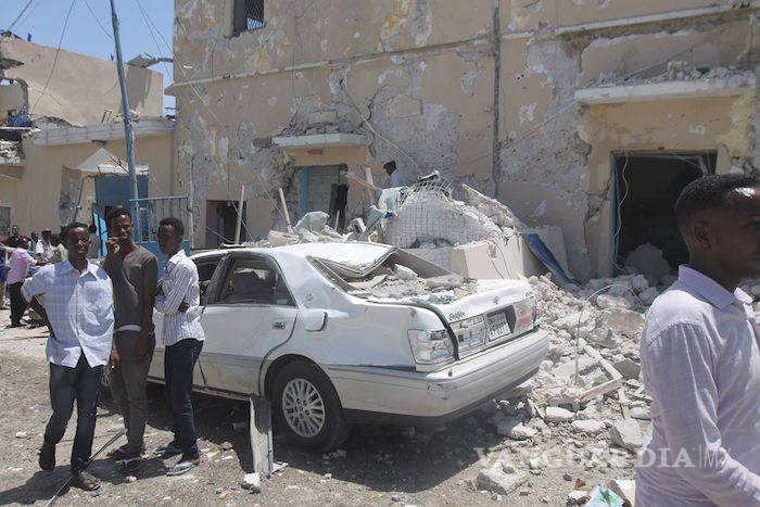 $!Coche bomba explota cerca del Palacio Presidencial de Somalia; van 22 muertos y 55 heridos