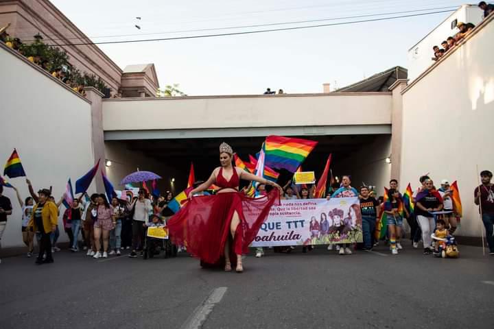 $!Ella es Bárbara Flores, la mujer trans, enfermera, que encabezó la marcha del Orgullo en Saltillo este año.