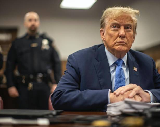 El expresidente Donald Trump comparece ante el tribunal penal de Manhattan antes de su juicio en Nueva York.