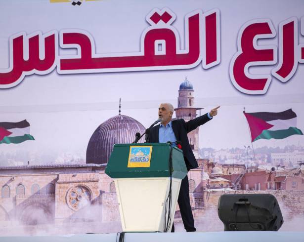 Yahya Sinwar, líder de Hamás en Gaza, el año pasado en un mitin en la ciudad de Gaza (Samar Abu Elouf/The New York Times).
