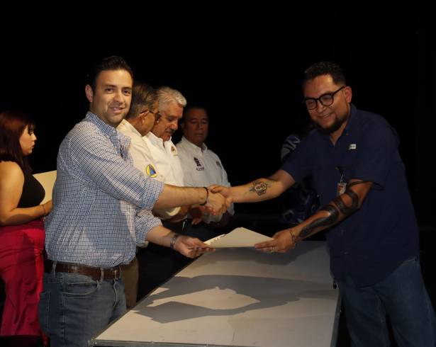 La entrega de los reconocimientos fue encabezada por Sergio Alain Aguilar, presidente de la AIERA.
