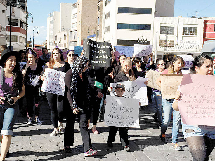 $!Marchan en Saltillo contra la violencia de género