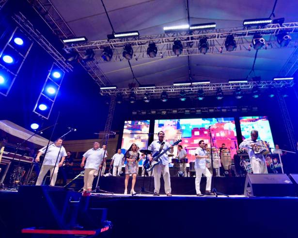 El espectáculo de la agrupación de Iztapalapa comenzó con su icónico tema ‘Entrega de Amor’.