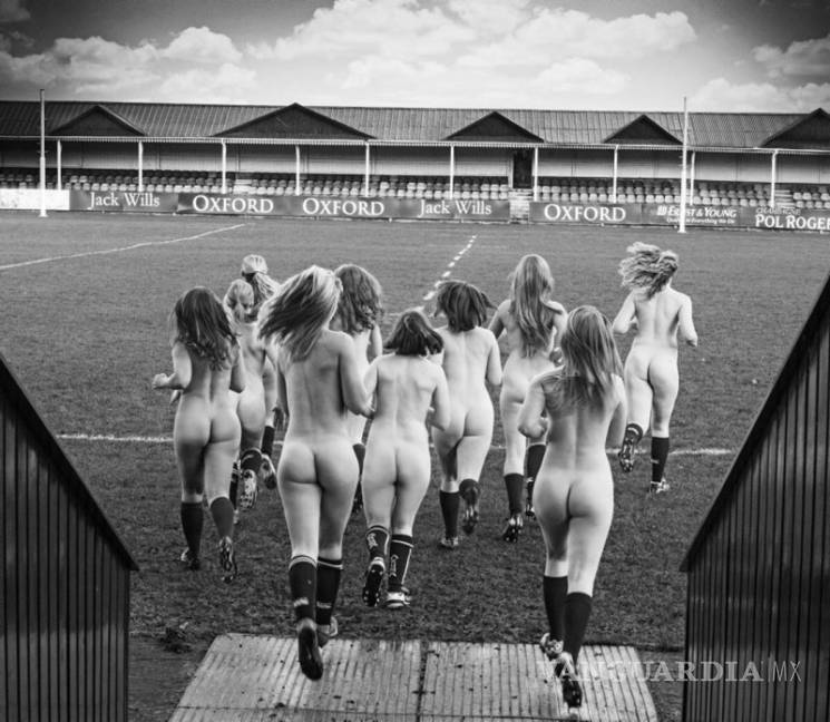 $!Equipo femenino de rugby se desnuda para apoyar lucha contra desórdenes alimenticios