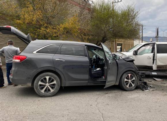 Conductor No Respeta Alto Y Colisiona Con Dos Autos En Saltillo