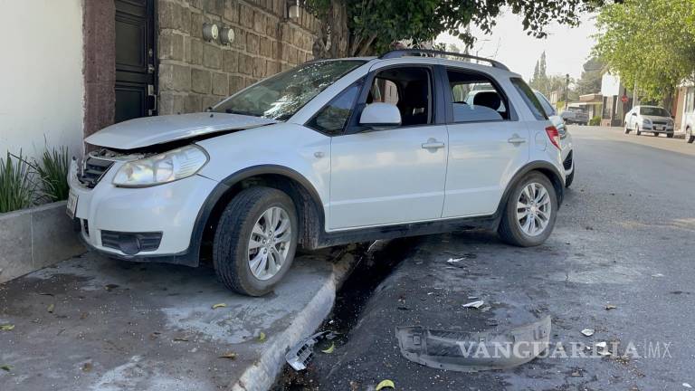 Enfiestado Se Estrella Contra Auto Estacionado Al Norte De Saltillo