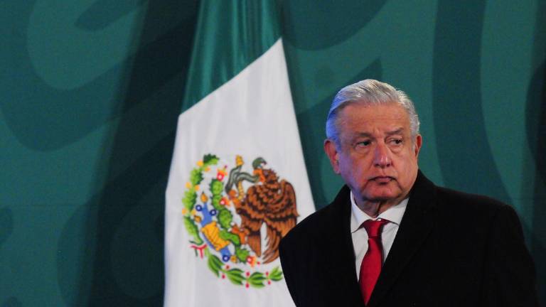AMLO volvió a calificar durante la conferencia matutina del lunes como “lamentable”, “penoso” y “una simulación” del órgano electoral de aplazar la consulta. Daniel Augusto / Cuartoscuro $!AMLO volvió a calificar durante la conferencia matutina del lunes como “lamentable”, “penoso” y “una simulación” del órgano electoral de aplazar la consulta. Daniel Augusto / Cuartoscuro