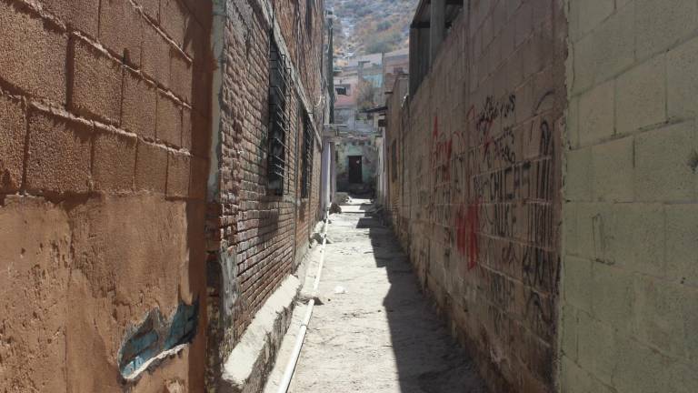 $!Los pasillos de la colonia Nuevo México en Torreón, donde decenas de personas fueron desplazadas sin que se haya hecho un estudio a nivel regional sobre el fenómeno de los desplazados por la violencia.