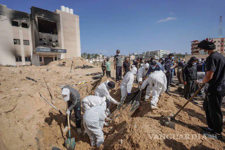 $!Autoridades de Gaza han exhumado 520 cuerpos, encuentran 49 en nueva fosa