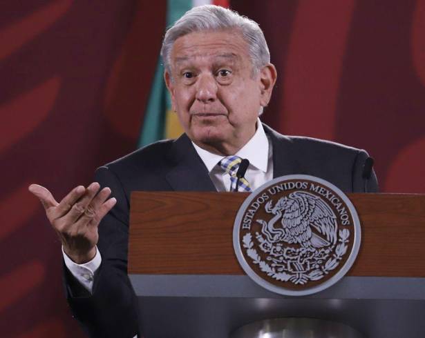 López Obrador recordó que este mediodía del miércoles sostendrá una reunión con integrantes del magisterio nacional en Palacio Nacional.