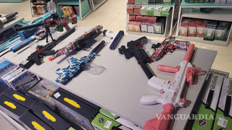 $!En la misma tienda, los juguetes bélicos exhiben nombres como “AK-47”, a pesar de las recomendaciones gubernamentales.